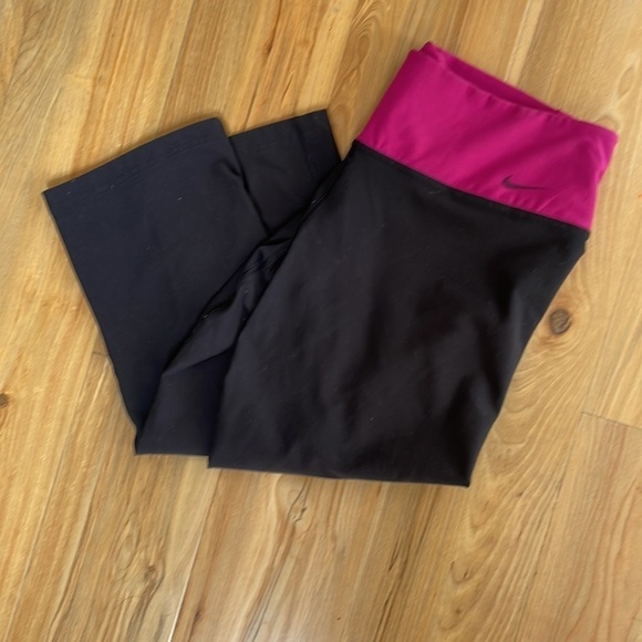 Nike dri-fit capris - Picture 1 of 4